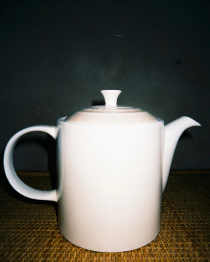 Le Creuset Stoneware Grand Teapot (1.3L) in Meringue